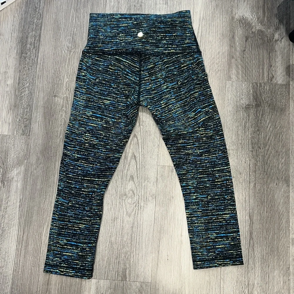 Lululemon Wunder Under Crop (Hi-Rise), size 6 (with bonus tote bag)